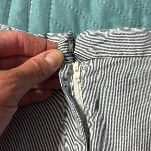 Old Navy Mid Rise Pinstriped 3-inch Shorts Size: 10 - Picture 3 of 8